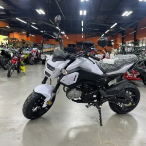 Boss Motor Vader 125cc (DF125RTR) motorcycle with Manual Transmission, Dual Headlights, 12″ Wheels